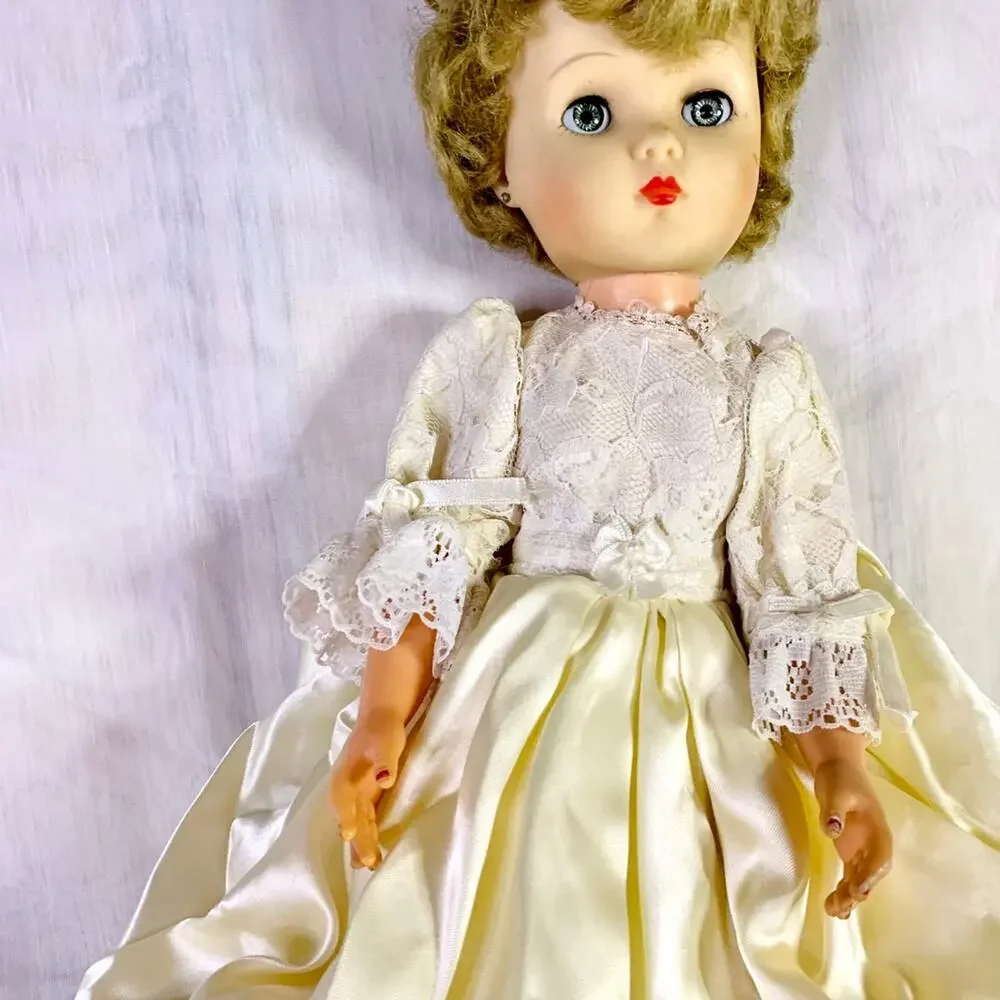 Vintage 1950s Baby Doll Blonde Hair Sleepy Eyes 12